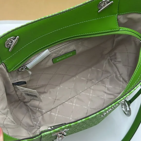 Michael Kors Jet Set Large Signature Logo Chain Shoulder Tote Bag
Jungle Green - Picture 14 of 16